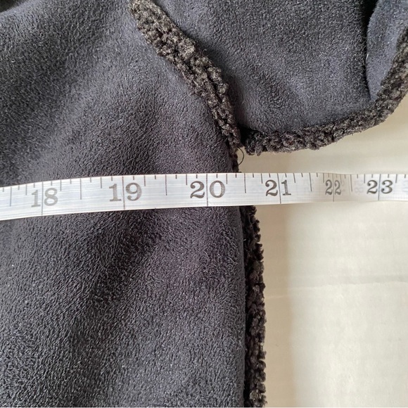 Velvet by Graham and Spencer women’s Black Faux Suede Sherpa-Lined Jacket - XS - Picture 10 of 13